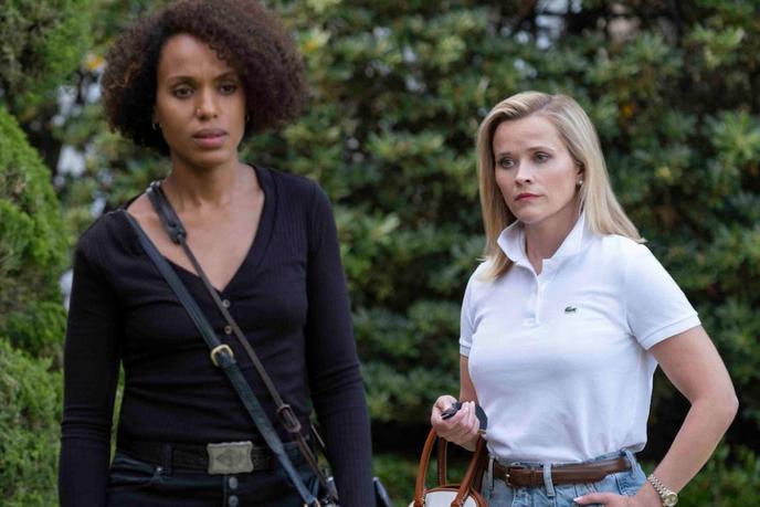 Les actrices Kerry Washington (Mia Warren) et Reese Witherspoon (Elena Richardson) dans « Little Fires Everywhere ».