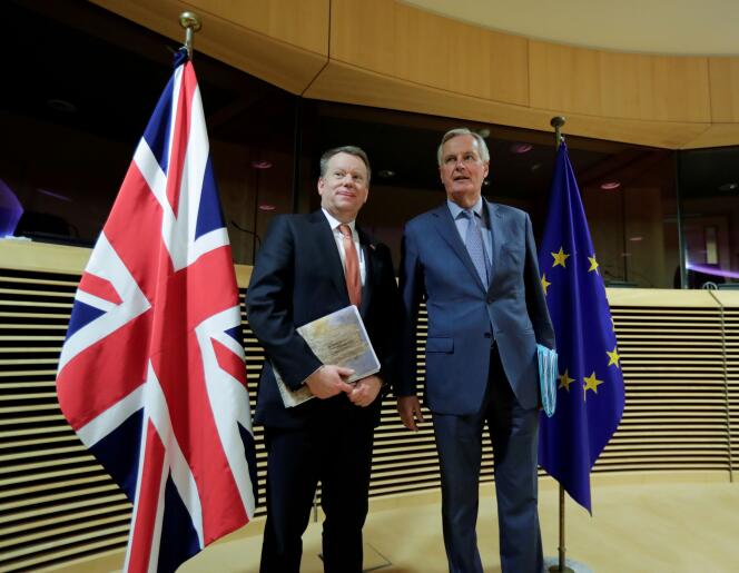 Le négociateur britannique, David Frost, et son homologue européen, Michel Barnier, le 2 mars à Bruxelles.