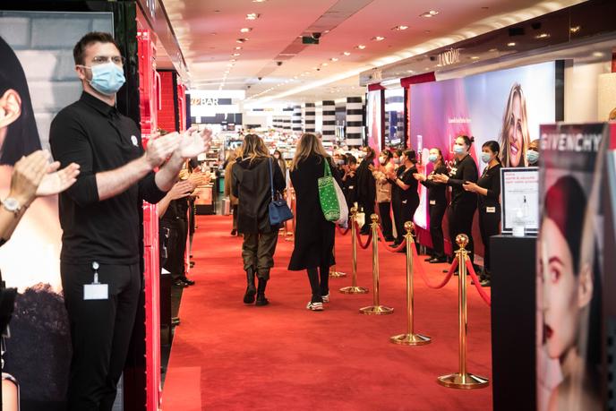 Dans un magasin Sephora, avenue des Champs-Elysées, à Paris, le 11 mai.