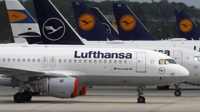 Des avions de la compagnie allemande Lufthansa, à l’aéroport de Munich, le 26 mai.