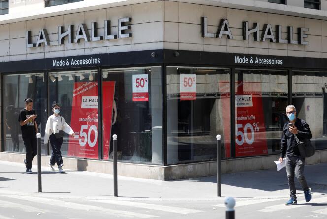 Un magasin La Halle, à Paris, le 27 mai.
