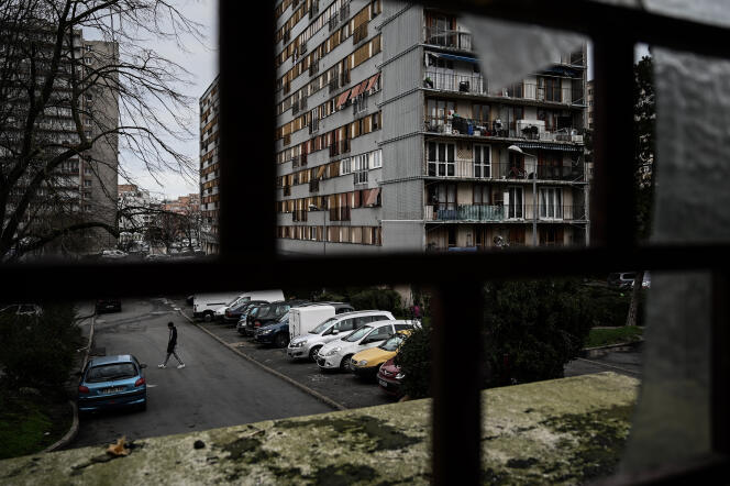 Un complexe de logements sociaux, à Clichy-sous-Bois (Seine-Saint-Denis), en février.