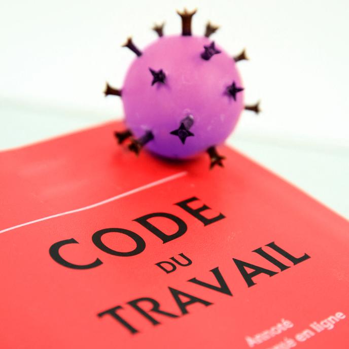 « S’agissant de la maladie virale contractée au travail, la jurisprudence a commencé par l’exclure.  »