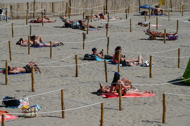 Une plage de La Grande-Motte, dans l’Hérault, aménagée afin de respecter la distanciation sociale, le 26 mai.