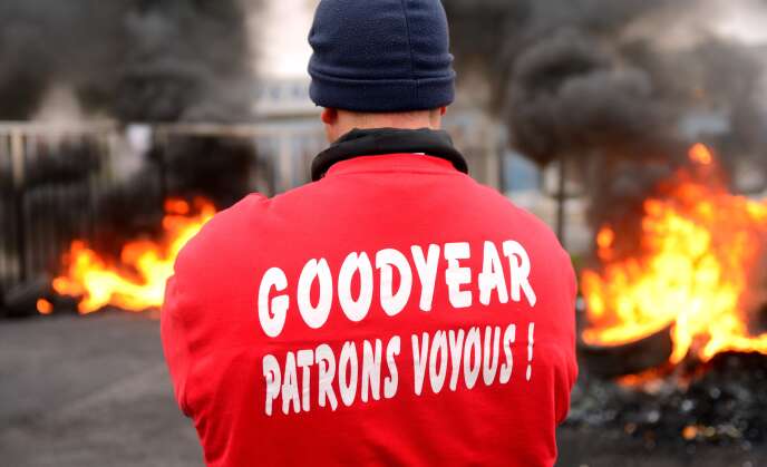 Manifestation des salariés de Goodyear à Amiens, le 18 novembre 2013. (