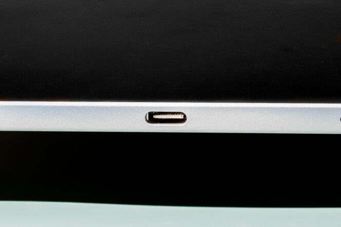Les deux iPad Pro sont dotés d’un port USB-C au lieu d’un port Lightning d’Apple, ce qui les rend compatibles avec une plus vaste gamme de chargeurs et autres accessoires.