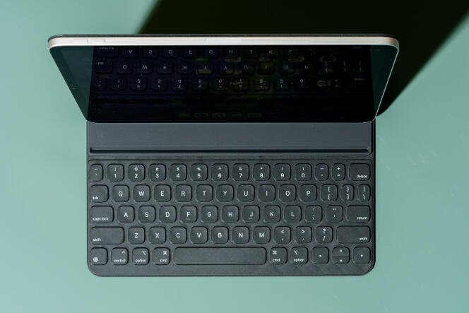 Le Smart Keyboard Folio de l’iPad Pro est doté de touches fermes bien espacées, mais avec une course relativement courte.
