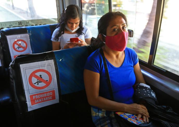 The health security rules are applied in this Peruvian bus, in La Libertad, Friday May 29.