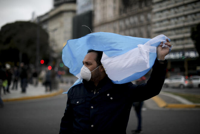 A Buenos Aires, le 30 mai, lors d’une manifestation pour réclamer la sortie du confinement mis en place pour freiner la propagation du coronavirus.