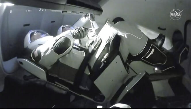 Image de l’intérieur de la capsule « Dragon Crew », au moment de l’amarrage avec l’ISS, dimanche 31 mai.