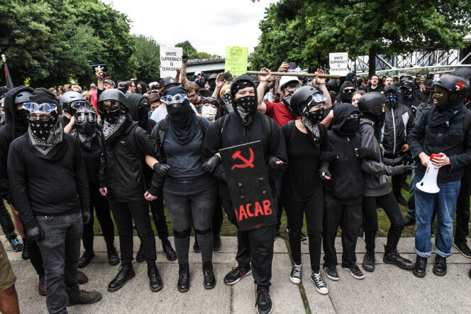 Des membres « antifas », le 17 août 2019 à Portland (Oregon).