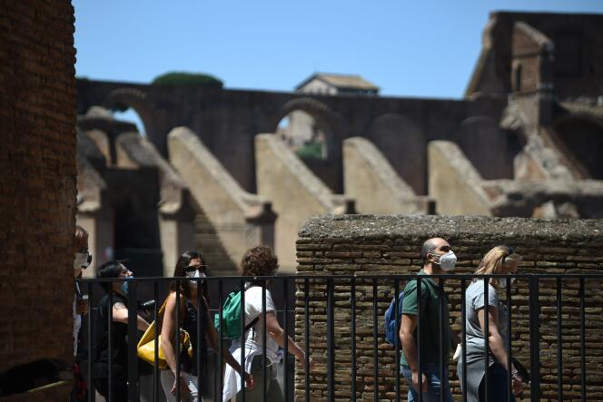 Le Colisée de Rome a rouvert aux visiteurs, lundi 1er juin.