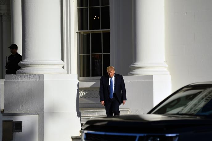 Donald Trump quitte la Maison Blanche pour se rendre à l’église Saint-John, dégradée la veille par des manifestants, à Washington, le 1er juin.