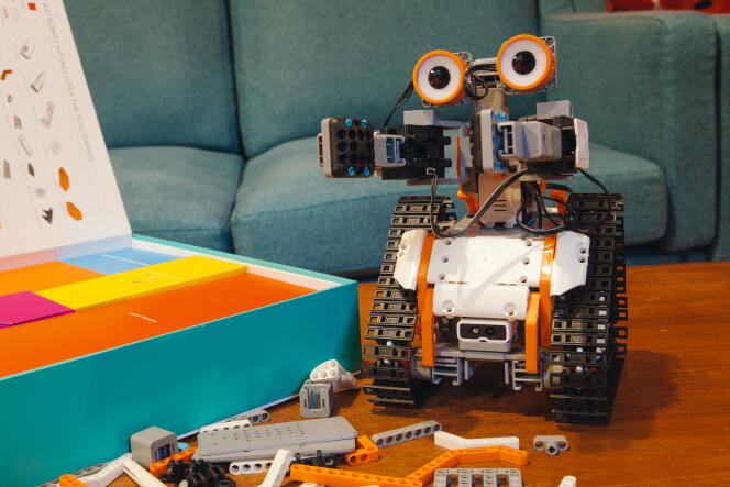 Kit de robotique pour construire des robots élémentaires