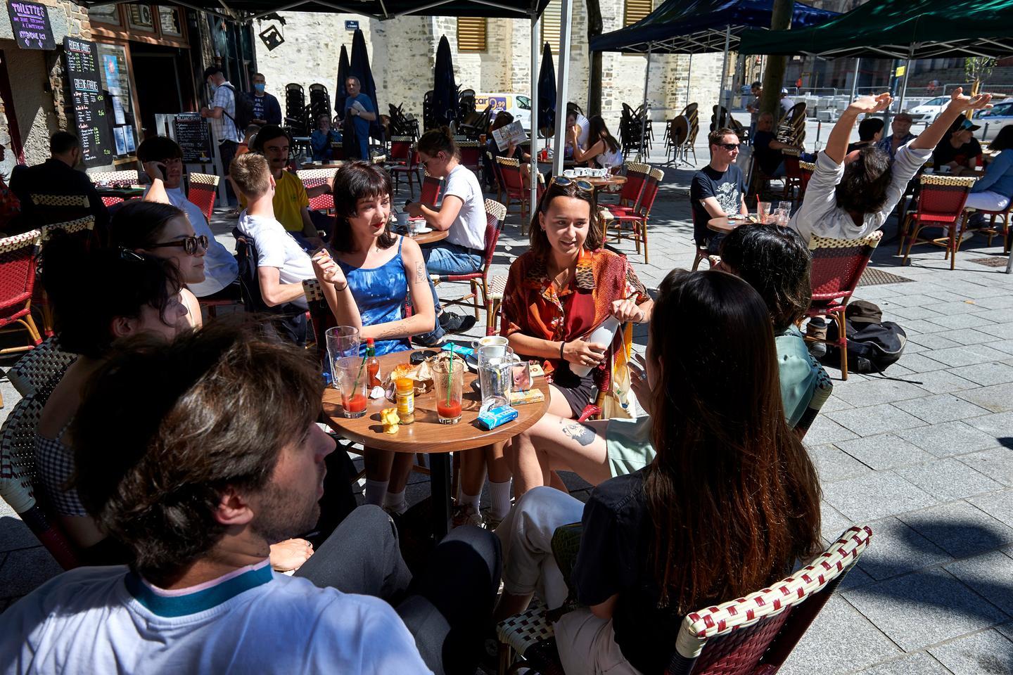 A Rennes, les bars et cafés de la « rue de la soif » misent sur le retour de leurs habitués
