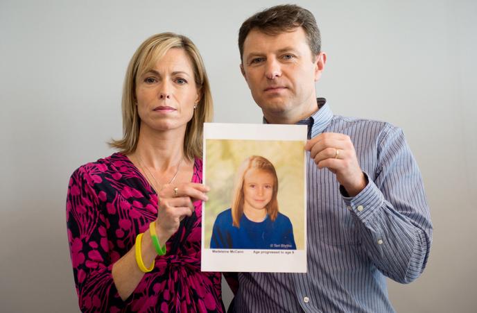Les parents de Madeleine McCann montrent un portrait de la petit fille vieilli en 2012.