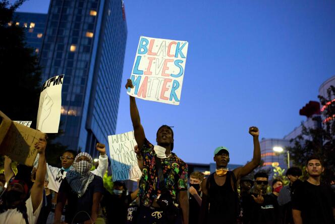Des manifestants lors d’un rassemblement à Houston, au Texas, mardi 2 juin.