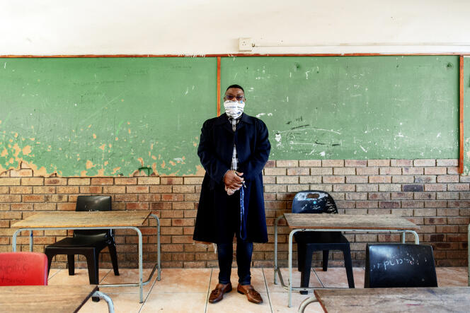Dans une classe vide de l’école primaire d’Ithute du quartier d’Alexandra, à Johannesburg, le 1er juin 2020. La réouverture partielle des établissements scolaires a été reportée au 8 juin.