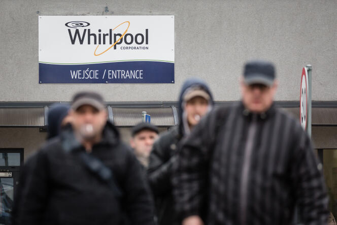A l’usine Whirlpool de Lodz, en Pologne, en avril 2017.