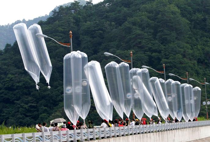 Lors d’un lâcher de ballons porteurs de messages hostiles à la Corée du Nord, en 2010 à Hwacheon, en Corée du Sud.