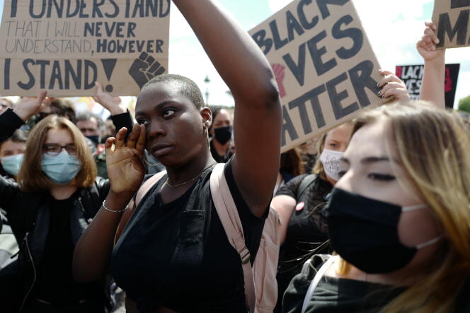 Sur la place de la Concorde (Paris), lors de la manifestation contre les violences policières et le racisme, le 6 juin.