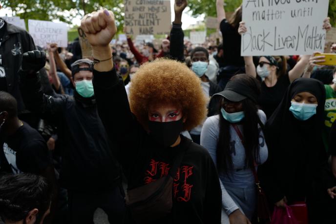 Manifestation contre les violences policières sur le Champ-de-Mars, à Paris, le 6 juin.