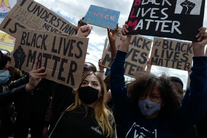 Manifestation contre les violences policières, à Paris, le 6 juin.