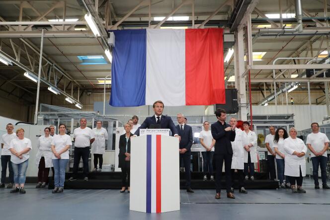Emmanuel Macron en una fábrica del fabricante Valeo, en Étaples (Paso de Calais), el 26 de mayo de 2020.