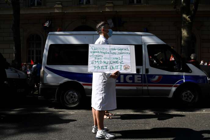 Manifestation devant le siège de l’APHP, à Paris, le 28 mai.