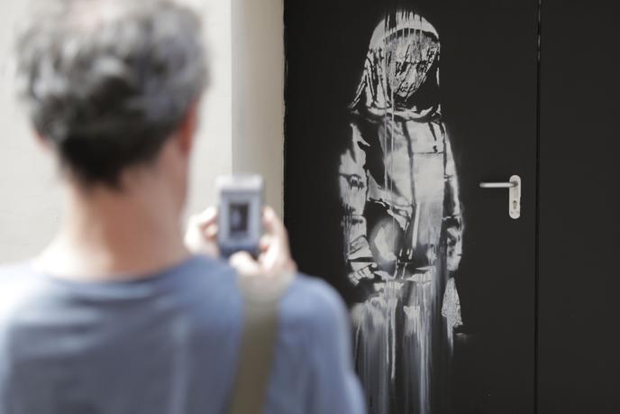 Volee Au Bataclan Il Y A Plus D Un An Une œuvre Attribuee A Banksy Retrouvee En Italie