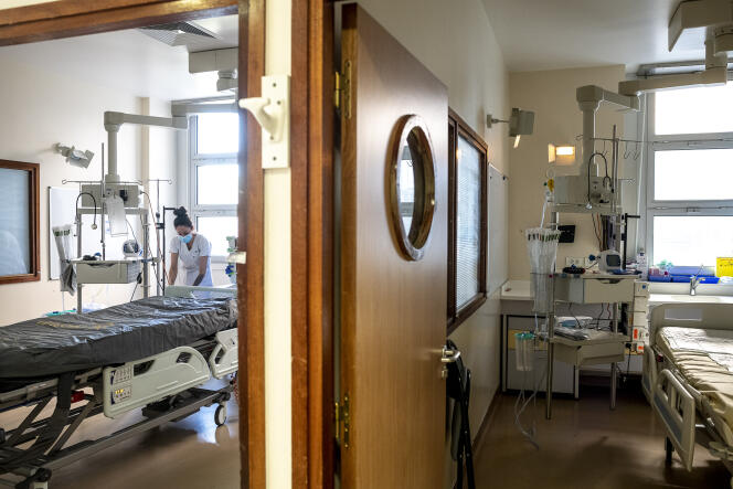 L’unité de réanimation se prépare à rouvrir ses portes aux patients non contaminés par le Covid-19, à l’hôpital Beaujon, à Clichy, le 21 avril.