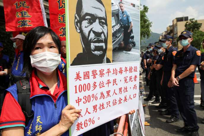 Lors d’une manifestation contre le racisme, le 12 juin à Taipei (Taïwan).