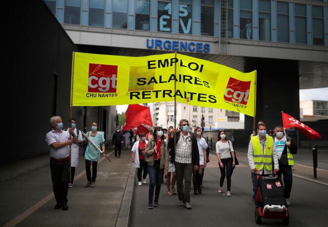 Lors d’une manifestation contre la réforme des retraites, le 9 juin à Nantes.
