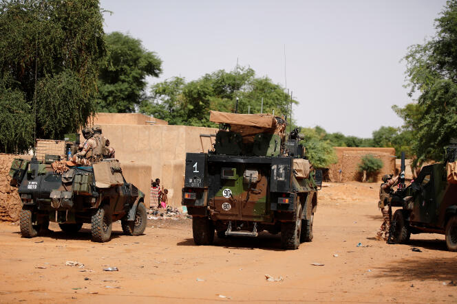 Une patrouille de l’opération « Barkhane » dans la petite ville de Gossi, au nord du Mali, en juillet 2019.