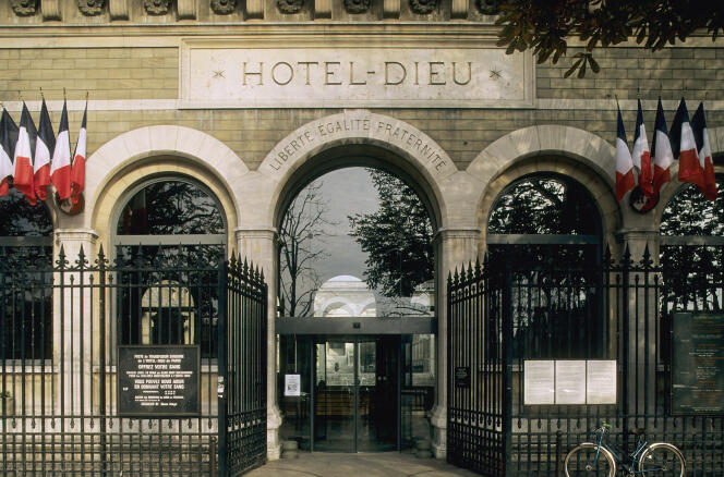 L’entrée de l'Hôtel-Dieu, dans le 4e arrondissement de Paris.