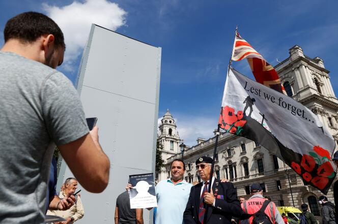 Rassemblement d’anciens combattants samedi à Londres devant la statue de Winston Churchill, enfermée dans une boîte pour éviter des dégradations.