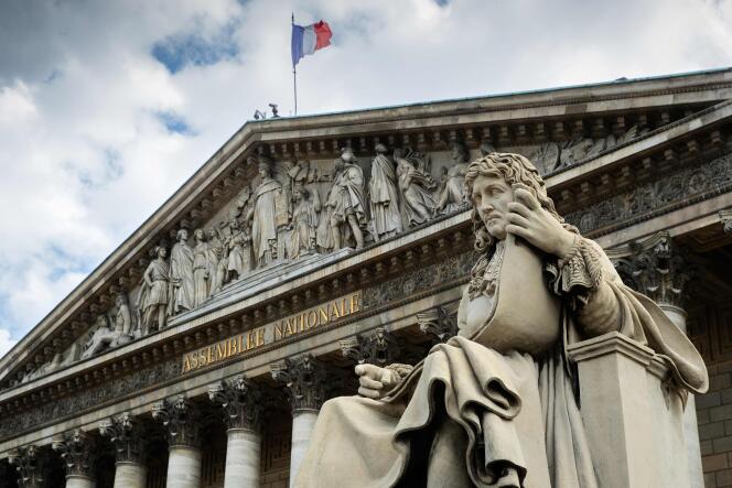 Statue de Jean-Baptiste Colbert (1619-1683), devant l’Assemblée nationale, le 11 juin à Paris.