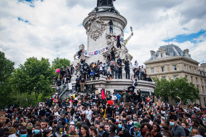 Manifestation contre les violences policières et le racisme, à Paris, le 13 juin.