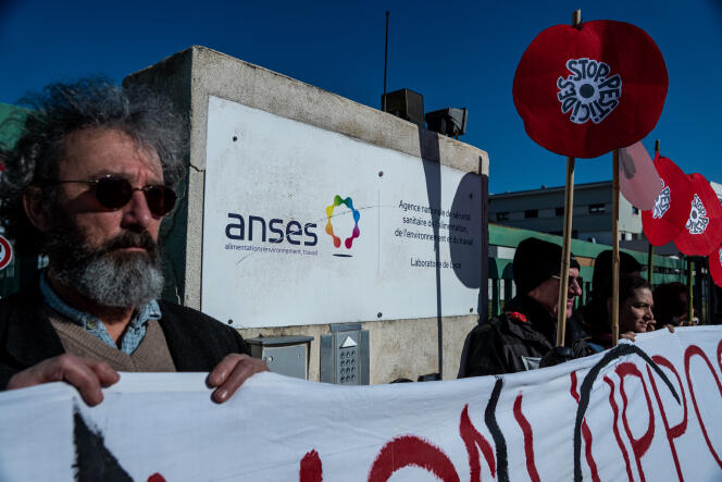 Manifestation contre les pesticides de synthèse SDHI devant les locaux de l’Anses, à Lyon, le 8 février.