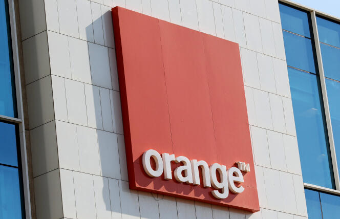 Le logo de l’opérateur de télécommunications français Orange au Caire, en Egypte.