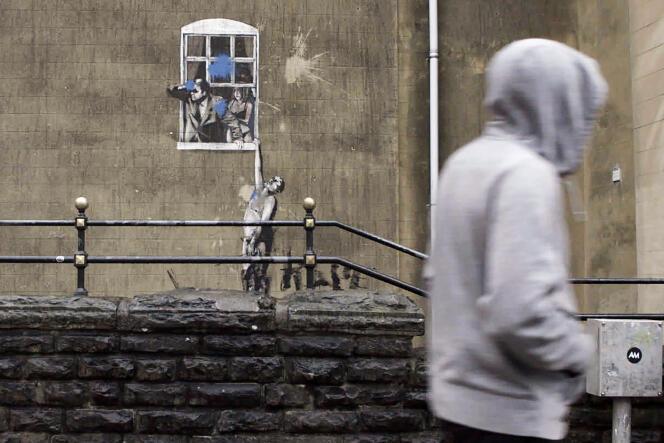 « Well Hung Lover » de Banksy, réalisé à Bristol (Angleterre), en 2006.