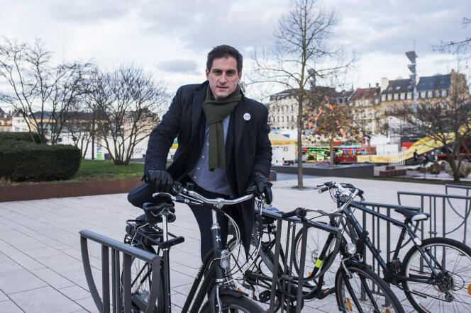 Xavier Bouvet, candidat de rassemblement de la gauche et les verts à son arrivée pour un meeting électoral à Metz, le 3 mars 2020.