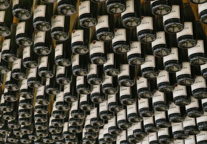 on ne parle plus ici de casse economique mais de casse humaine le champagne confronte a une crise historique