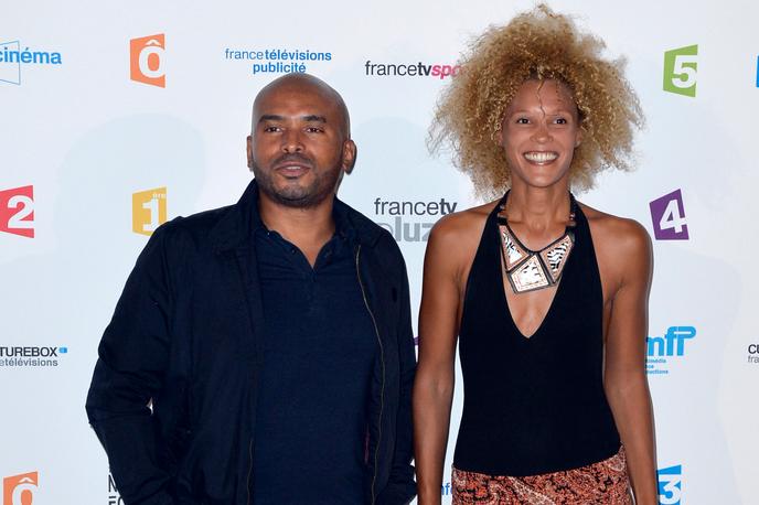 L’animateur Ali Rebeihi et la présentatrice Amanda Scott lors d’une conférence de presse de France Télévisions au Palais de Tokyo, à Paris, en août 2013.