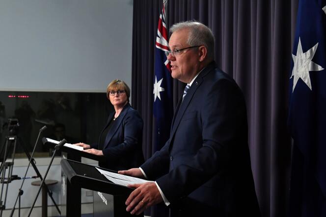 Le premier ministre australien, Scott Morrison, en conférence de presse avec la ministre de la défense, Linda Reynolds, à Canberra, vendredi 19 juin.