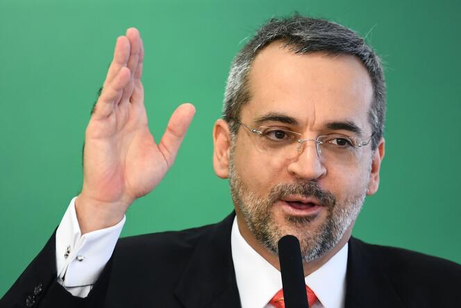 Abraham Weintraub, lors de sa nomination au poste de ministre de l’éducation, à Brasilia, le 9 avril 2019.