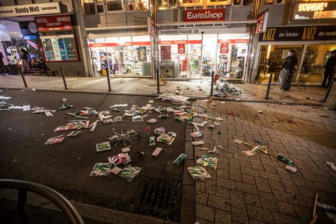 Emoi en Allemagne après des scènes d’émeutes et de pillages à Stuttgart A Stuttgart dans la nuit du samedi 20 au dimanche 21 juin 2020.
