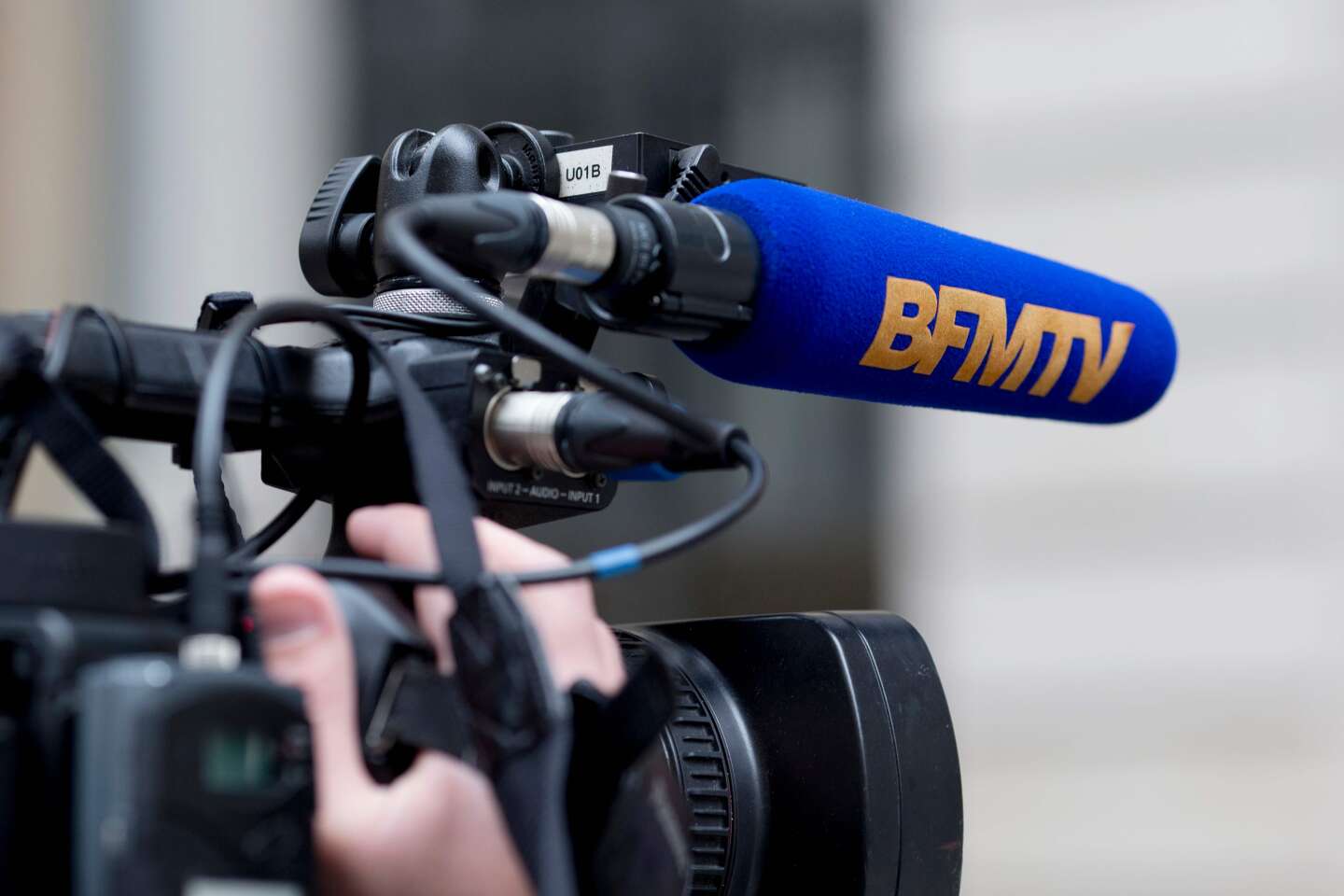 A BFM-TV presenter targeted by an internal investigation for “suspicions of interference”