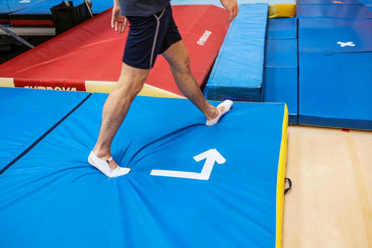 Un sens de circulation dans les salles d’entraînement a été établi pour éviter les croisements entre les athlètes.