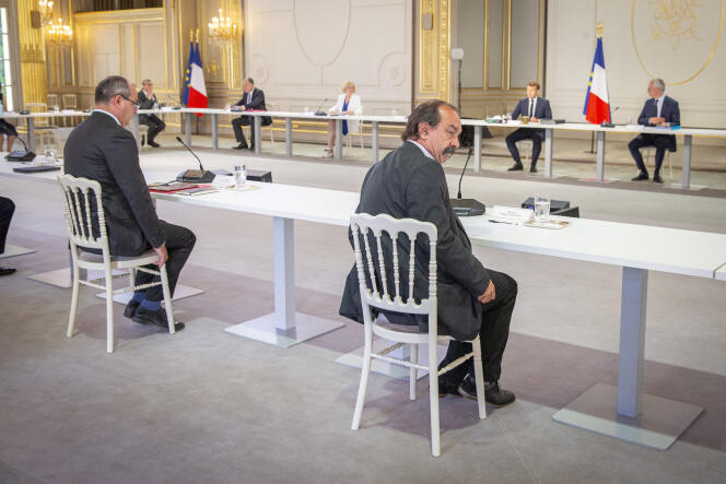 Emmanuel Macron recevant les partenaires sociaux au palais de l’Elysée à Paris, le 24 juin.